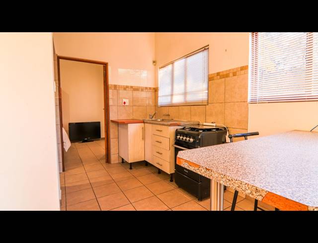 6 BEDROOM LODGE FOR SALE IN SCHURVEBERG AH